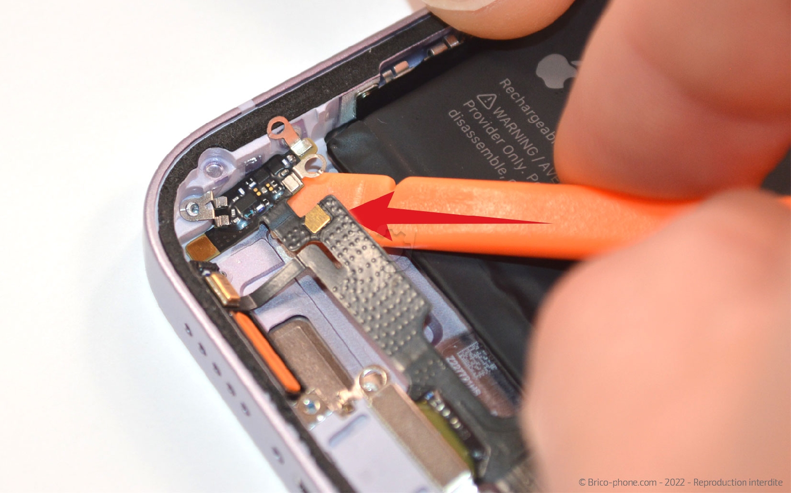 Comment changer le connecteur de charge sur iPhone 14 photo 1